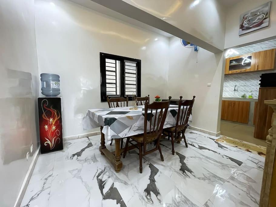 Villa Adja Nafy A Saly Gandigal Exterior foto